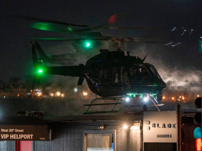 Fotografía que muestra el helicóptero dónde es trasladado el presidente de Venezuela, Nicolás Maduro, este sábado en el helipuerto Westside en Nueva York (Estados Unidos).