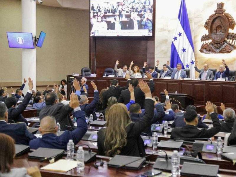 ​No obstante, el cabildeo político final se llevará a cabo bajo la presión de las jefaturas de bancada, quienes deberán decidir si la elección se realiza de forma individual o mediante una planilla global.