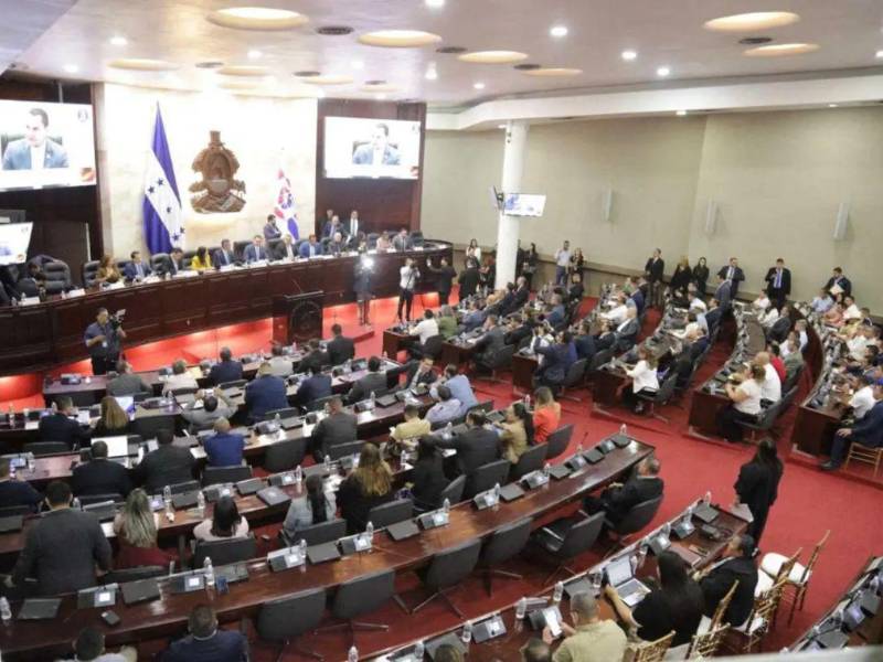 Fotografía del hemiciclo legislativo durante una sesión.