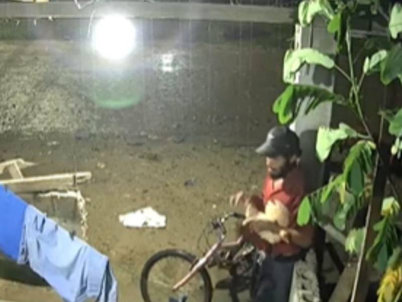 Vecinos señalaron que Mencías era presuntamente vinculado con hurtos en viviendas de la zona.