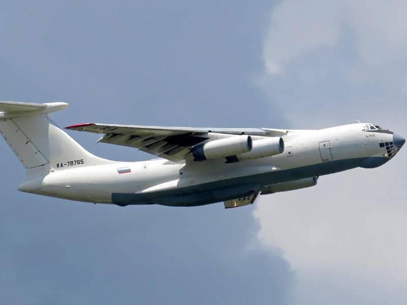 El avión es un carguero aéreo Ilyushin Il-76 de la compañía rusa Aviacom Zitotrans.