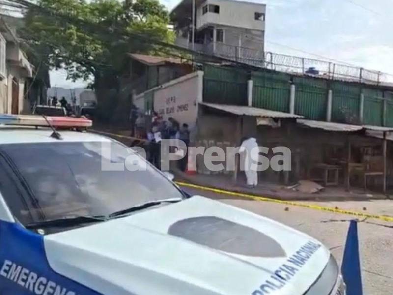 Un hombre fue asesinado durante la madrugada de este domingo 12 de julio entre las colonias Trinidad y Estados Unidos, en Tegucigalpa, en un hecho violento que es investigado por las autoridades.