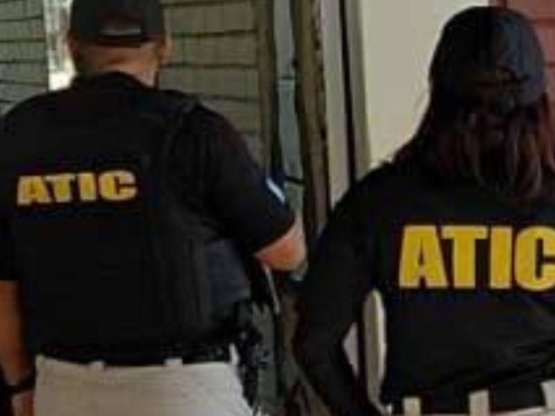 La Fiscalía espera el informe de la Atic para presentar un posible requerimiento fiscal por violación calificada contra el docente detenido.