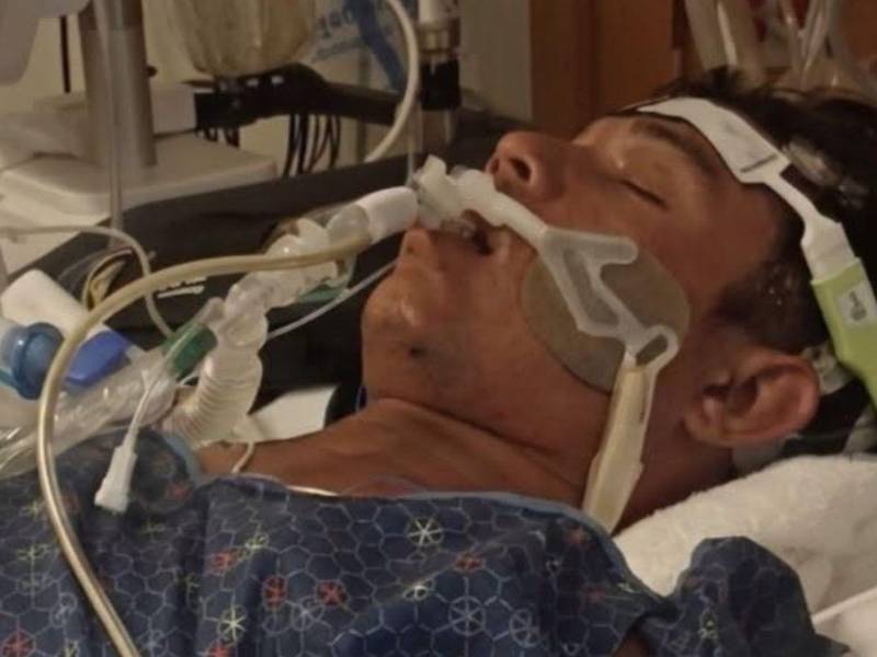 El joven hondureño permaneció varias semanas hospitalizado en estado crítico antes de que su familia confirmara su fallecimiento.