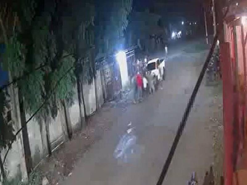 Momento en que el grupo de hombres inicia con una fuerte discusión, la cual termina con el doble crimen de los dos jóvenes en Sabá.