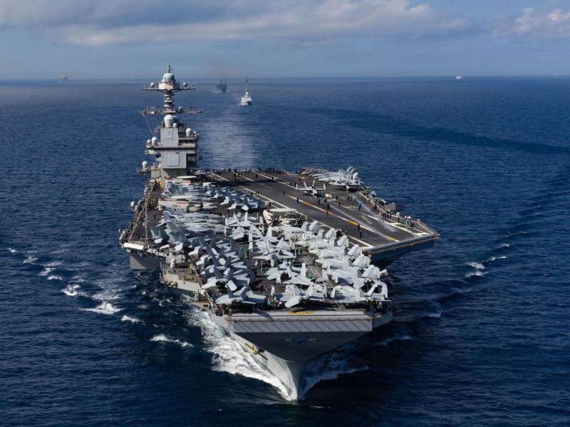 Fotografía cedida por la Marina de los Estados Unidos donde se muestra el USS Gerald R. Ford (CVN 78), el portaaviones más grande del mundo navegando por el Estrecho de Gibraltar el 1 de octubre de 2025.