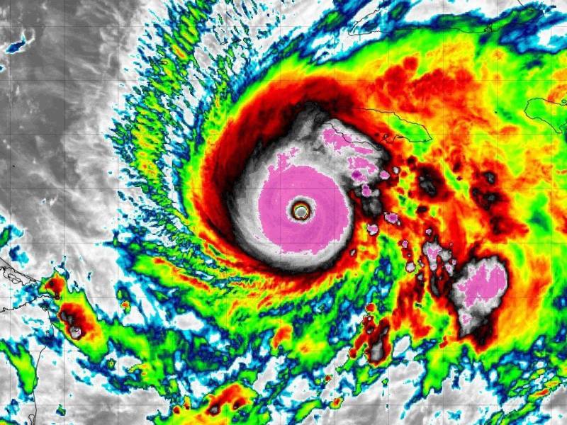 El Centro Nacional de Huracanes de Estados Unidos prevé que Melissa tocará tierra en las próximas horas, manteniendo su intensidad extrema.
