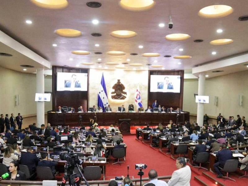 Las tres principales fuerzas políticas del país, representadas en el Congreso Nacional, aún no logran consensos para la elección de los nuevos funcionarios electorales.