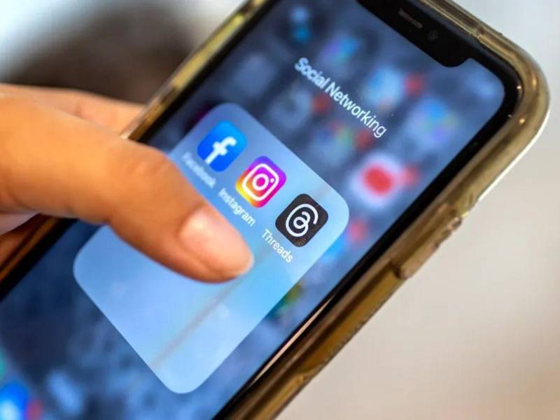 Meta mantiene por ahora la verificación profesional mientras prueba un sistema en el que los propios usuarios podrán añadir contexto a publicaciones potencialmente engañosas.