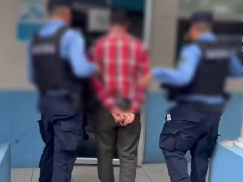 La orden de captura fue emitida por el Juzgado de Letras Seccional de Villanueva, Cortés, dentro del proceso judicial en su contra