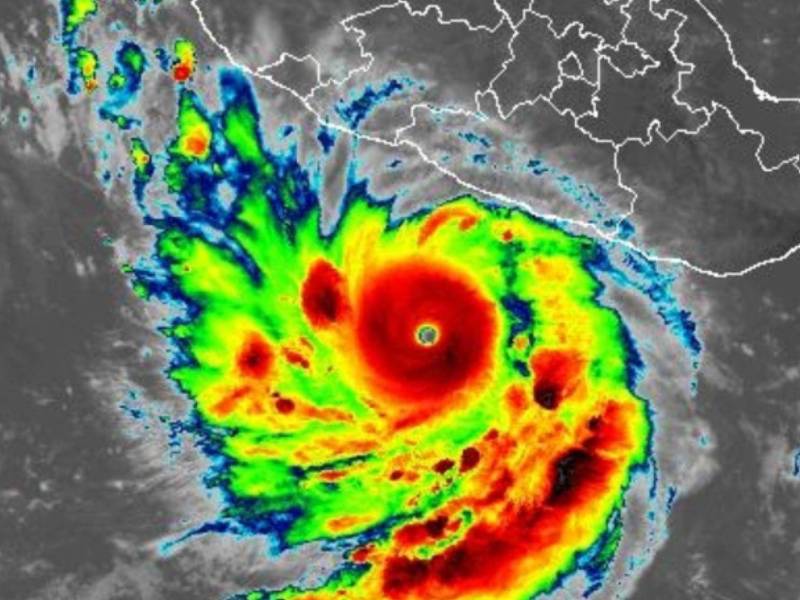 El fenómeno alcanzó la máxima categoría después de intensificarse aceleradamente durante las últimas horas.