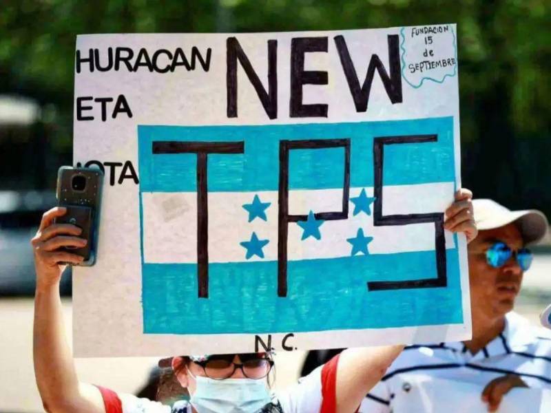 Imagen de referencia de un migrante hondureño exigiendo un nuevo TPS.