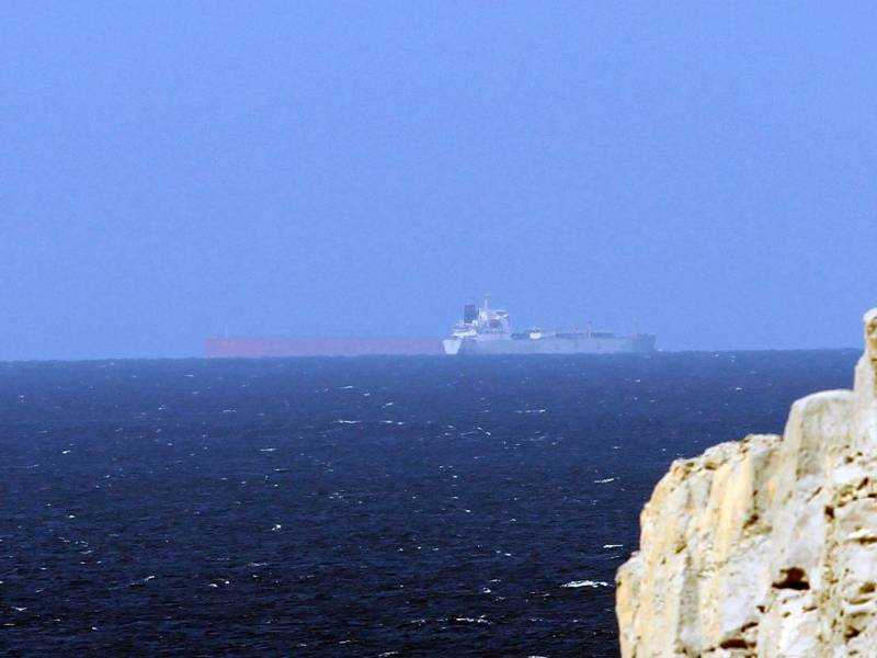 Autoridades iraníes afirmaron que el control del estrecho ha regresado a su estado anterior, lo que implica fuertes restricciones al tránsito marítimo