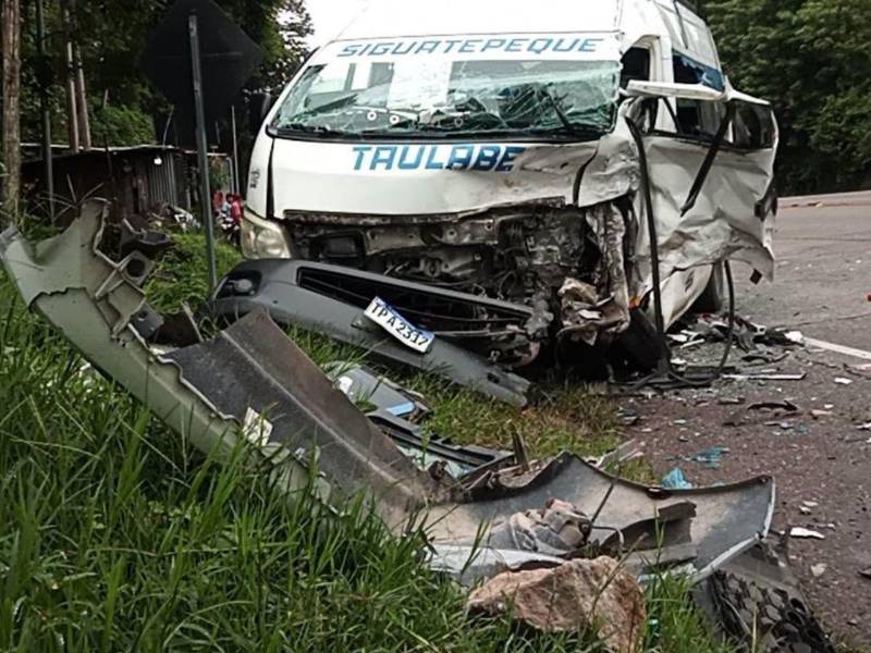 Un bus de la ruta Siguatepeque-Taulabé y un vehículo tipo pickup chocaron en el sector de Montañuelas.