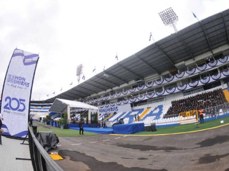 Imagen al interior del Estadio Nacional previo a iniciar los desfiles este martes 15 de septiembre de 2026.