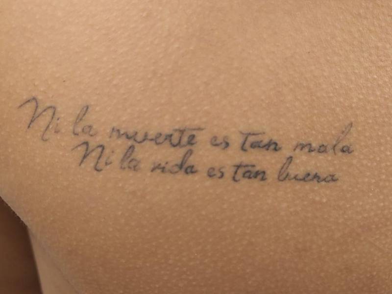 Ni la muerte es tan mala, ni la vida es tan buena, dice el tatuaje de Pinky, capturado en la Villa Nueva.