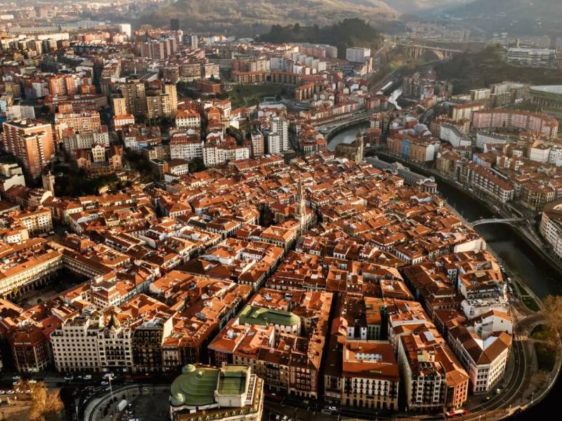 Vista panorámica de la ciudad de Bilbao, España.
