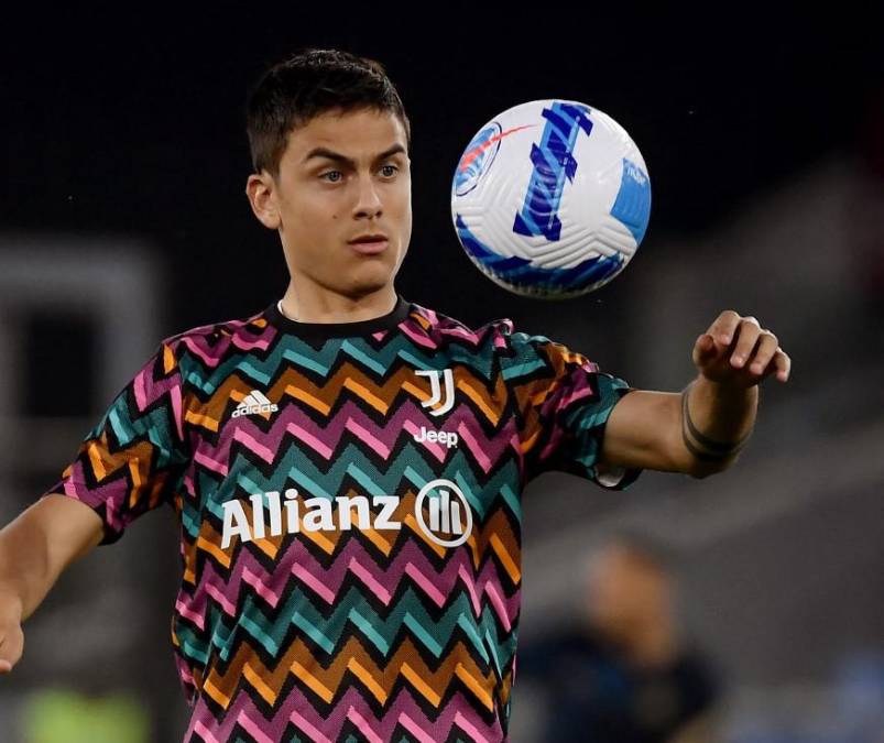 Paulo Dybala informó a través de sus redes sociales que se irá de la Juventus y que este lunes jugará su último partido con la camiseta del club. El cordobés no pudo llegar a un acuerdo con los dirigentes por la renovación de su contrato y, tras siete años, dejará la institución en calidad de jugador libre. Se menciona que el Inter de Milán podría ser su nuevo destino.