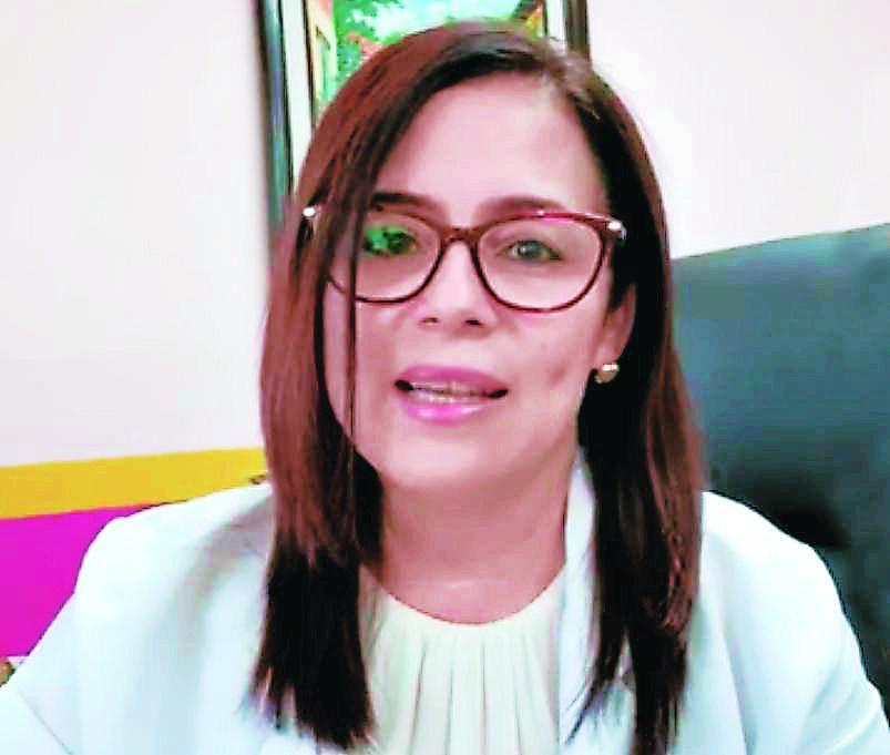 Helga Codina es la presidenta del Colegio Médico.