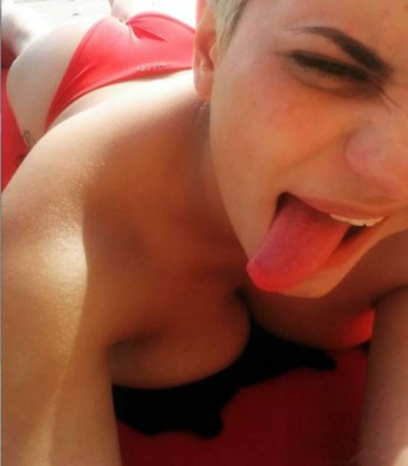 Será Amaranta Hank en el porno y seguirá siendo Alejandra Omaña para sus lectores. Sabe que ni todos sus textos juntos tendrán el mismo número de vistas que su vídeo pero tampoco le importa: “Me parece más honesto hacer plata con el porno que con el periodismo”.