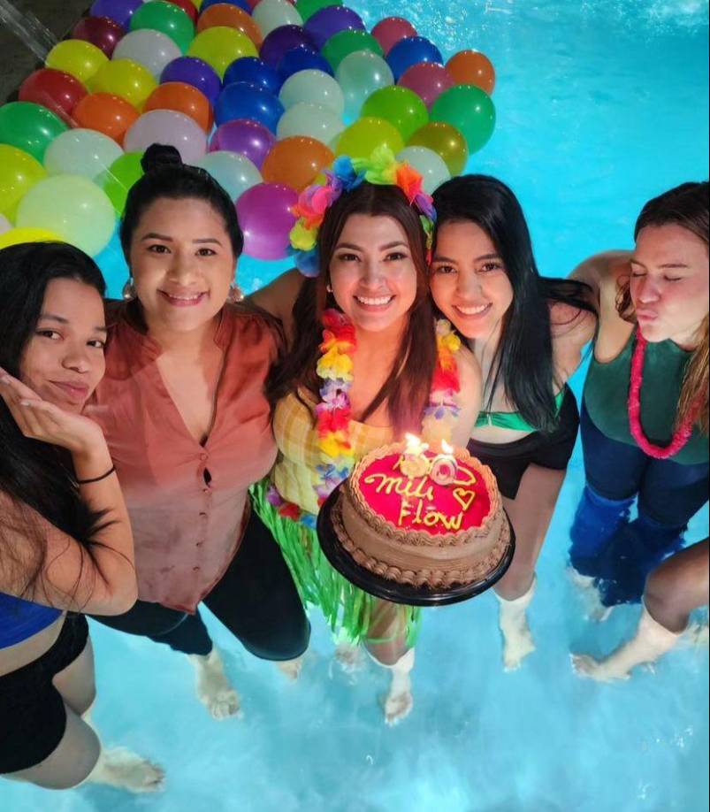 En las fotos se observan a otras personalidades de la TV como Sofia Pineda y Josselin Hernández. 