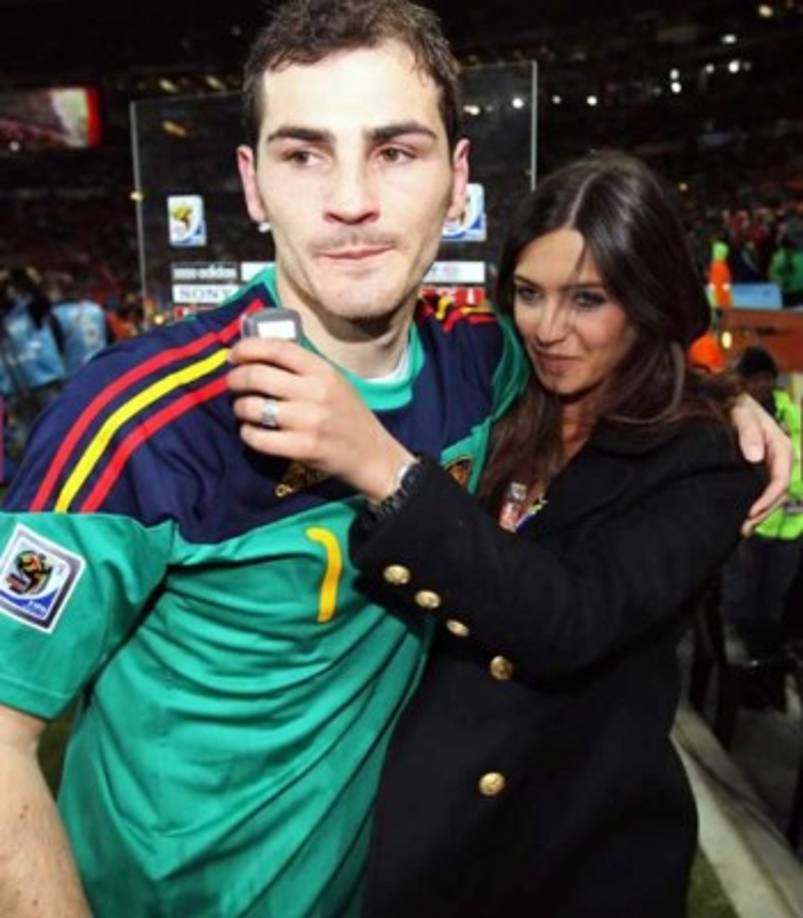 “Habíamos sufrido bastante y ella lo pasó mal con las críticas sobre que me distraía. Fue un bonito final para todos. Ella no lo sabía, actué sin más y surgió”, dijo el portero sobre ese inesperado beso.