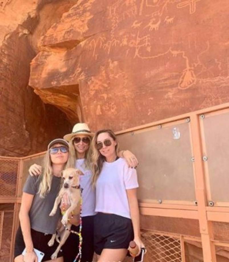 Varias de las imágenes compartidas por la artista fueron ovacionadas por sus más de 99 millones de seguidores, sin embargo, una de ellas alarmó a sus fans.