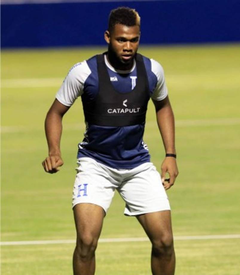 Jorge Bengúche - El delantero olimpista también debuta con la Selección Mayor de Honduras, tomando el lugar del lesionado Román Rubilio Castillo.