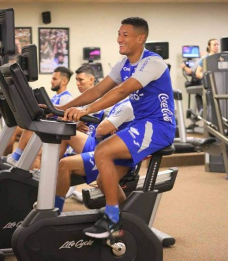 Bryan Acosta: Será otro de los mediocampistas de contención, hará dupla en el centro del campo junto a Garrido. Juega en el FC Dallas de Estados Unidos.