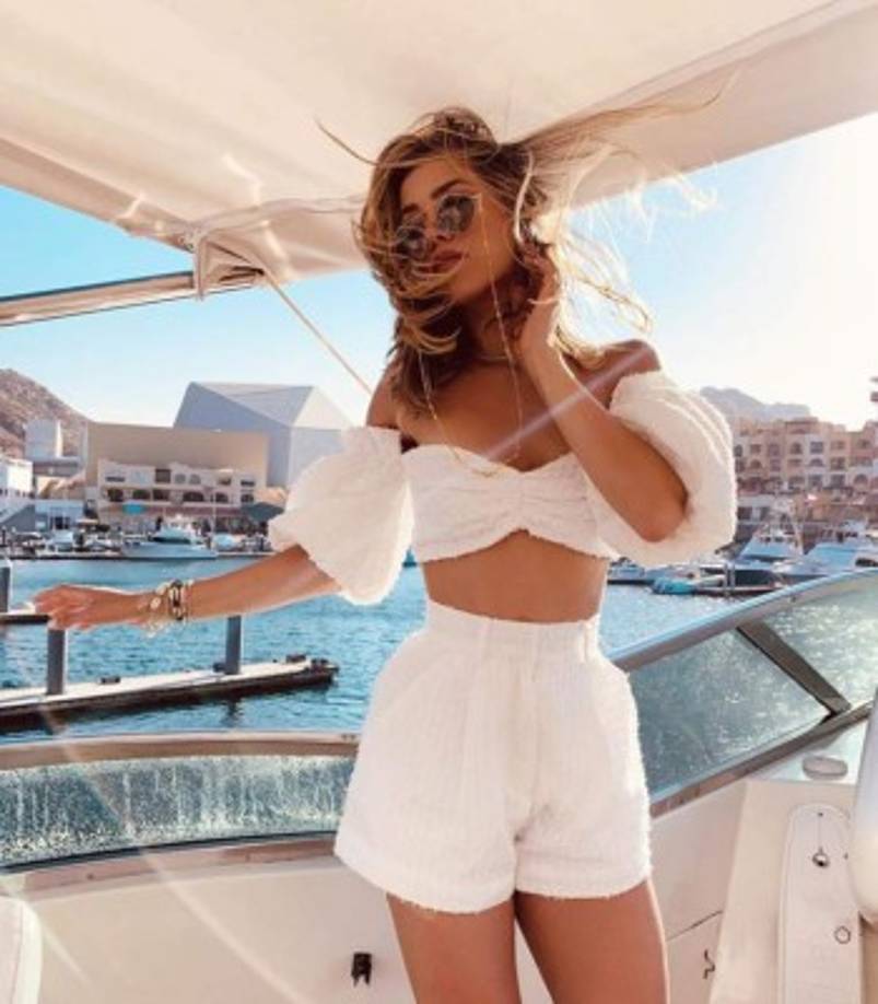 Michelle Salas, sus amigos y familiares, también disfrutaron de un paseo en yate por las paradisíacas playas para continuar con la celebración.<br/><br/><br/>