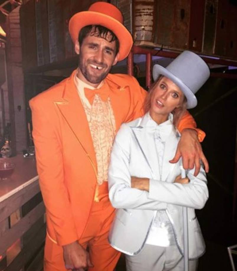 El también basquetbolista Kevin Love y su novia Kate Bock disfrazados de 'Dumb and Dumber'.