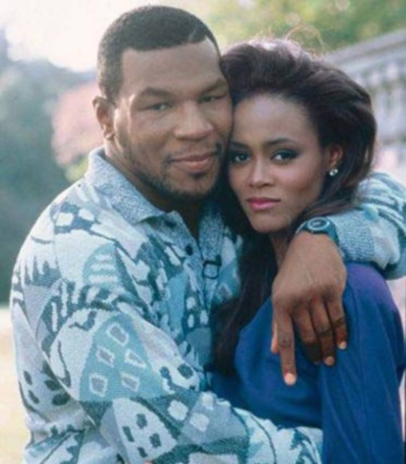 Tras la infidelidad, Mike Tyson y Robin Givens se divorciaron en 1989, aunque reportaron problemas meses antes de ser descubierta con Brad Pitt, quien todavía no había saltado a la fama al momento del amorío.