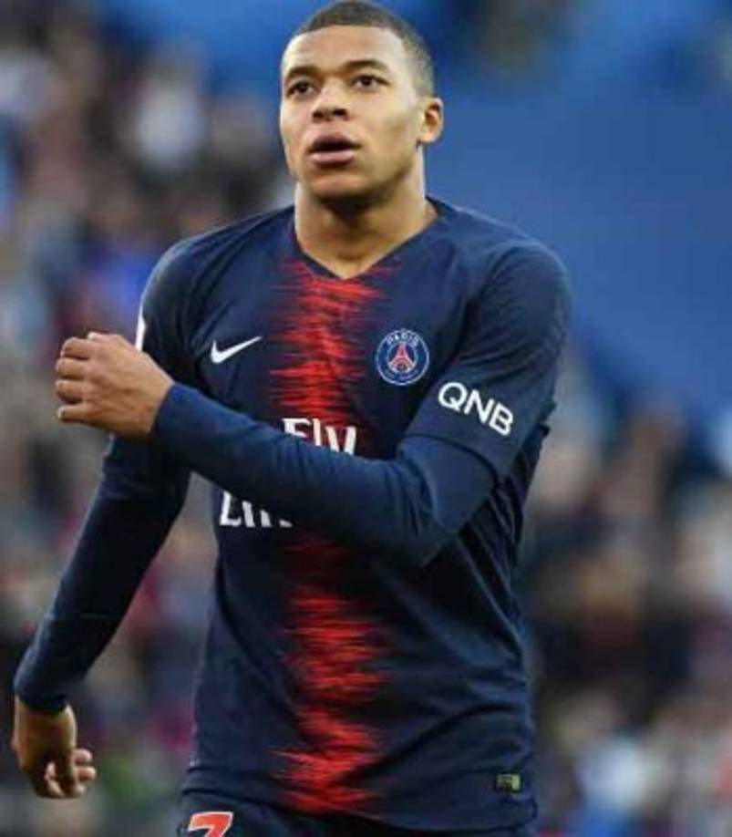 <br/>Mbappé: El presidente del PSG, Nasser Al-Khelaifi, ha asegurado de forma contundente que el club francés no venderá al joven delantero galo. 'No, no es 100%, es el 2.000%. Se quedará en París', indicó.