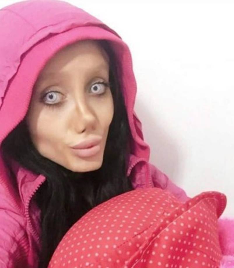 Abrumada por la atención mediática que recibió, la joven iraní decidió cerrar sus cuentas en redes sociales.