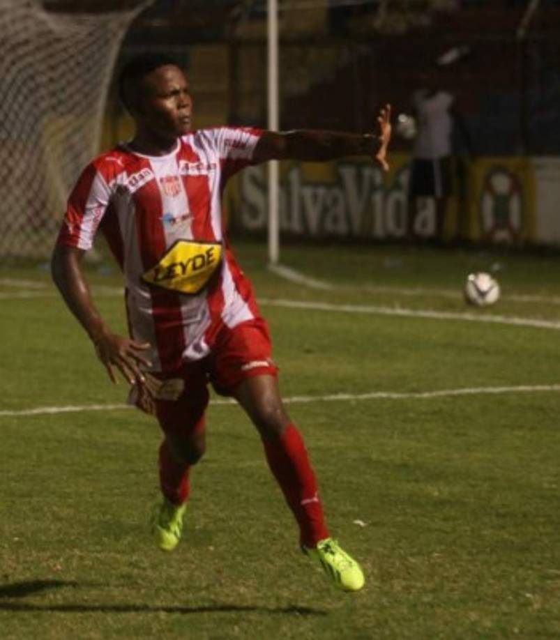 El mediocampista Michael Montero, que jugó en el Vida, está intentando convencer al entrenador del Juticalpa, Robert Lima, para concretar su fichaje. Se encuentra entrenando con el equipo pampero.
