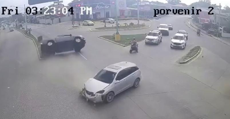 Se cruzó un semáforo en rojo: capturan a padre tras accidente en el que murió su hijo en Puerto Cortés