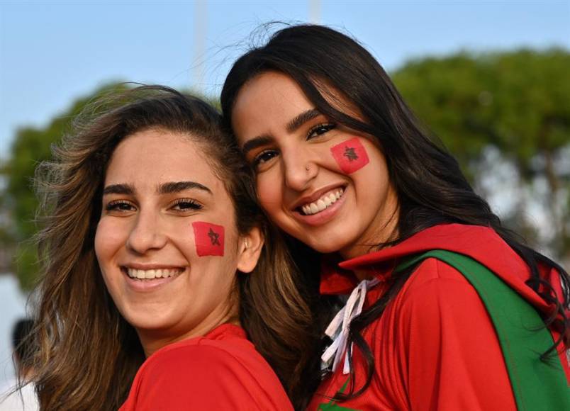 Las bellas fanáticas se sumaron a la gran ola de Marruecos, que está haciendo historia en la Copa del Mundo. 