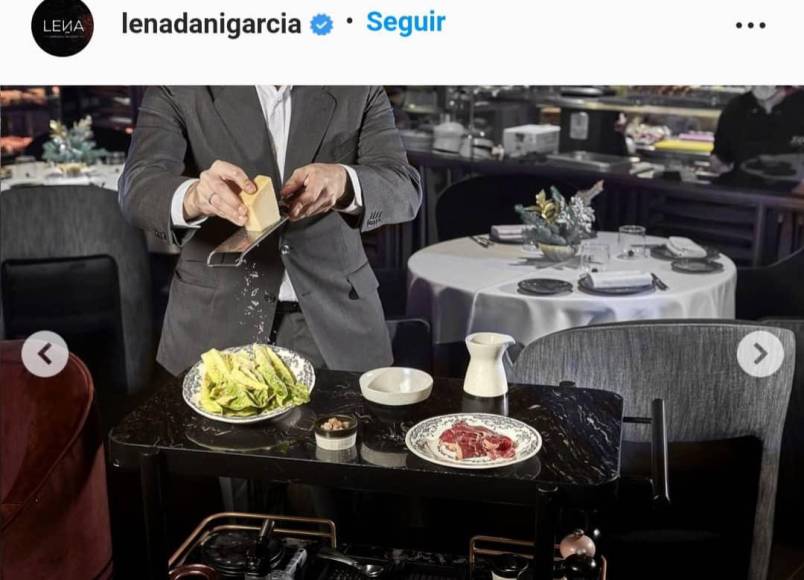 El plato fuerte de Leña son los yakipinchos o espetos de carne, con precios de entre 10 y 35 euros.