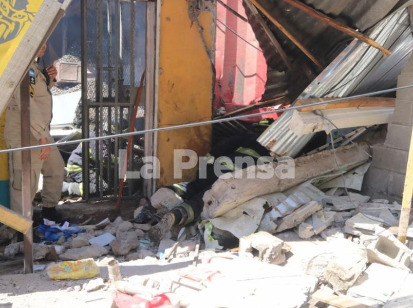 “Papito, te llevaste mi alma”: el emotivo adiós de estudiante de la Unah tras tragedia en Villa Nueva
