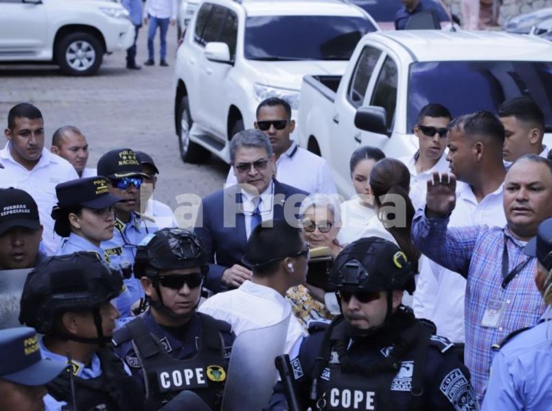 Estas son las prohibiciones que el juez impuso al expresidente Juan Orlando Hernández