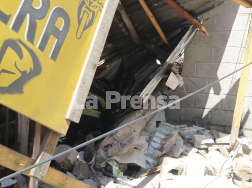 “Papito, te llevaste mi alma”: el emotivo adiós de estudiante de la Unah tras tragedia en Villa Nueva