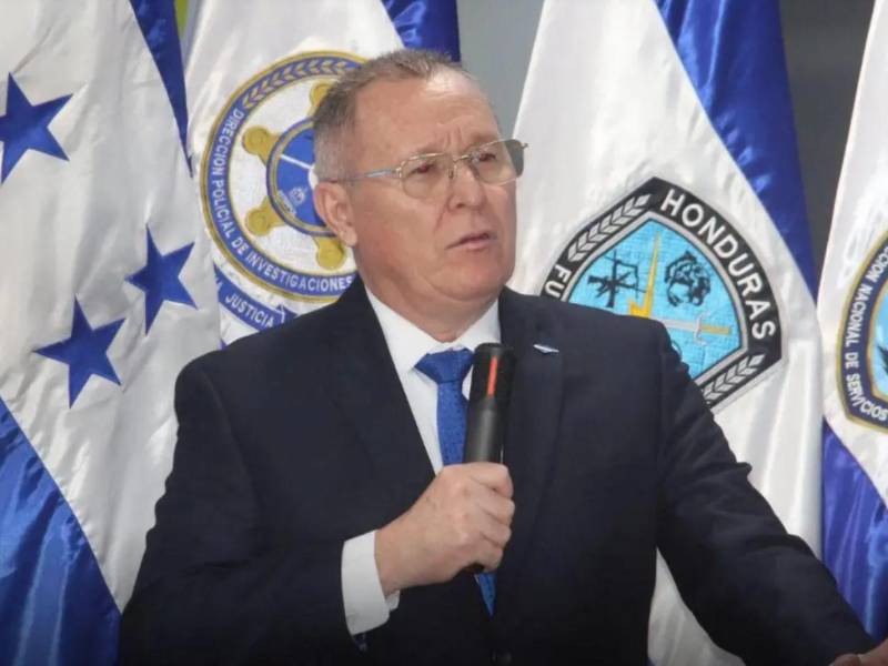 Gerzon Velásquez, ministro de Seguridad durante una conferencia de prensa