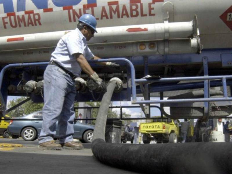 Honduras se ahorró más de 280 millones de dólares en importación de combustibles durante 2025, según el Banco Central.