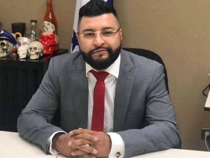 Marco Vallecillo fue procesado por el Ministerio Público por su presunta participación en un caso de corrupción. Un reciente fallo judicial modificó las medidas cautelares impuestas al exfuncionario, entre ellas la prisión preventiva, por lo que ahora se defiende en libertad.