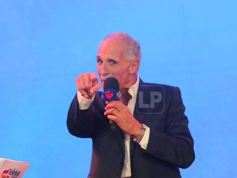 El candidato presidencial del Partido Nacional, Nasry Asfura, anunció que donará la totalidad de su salario presidencial a la Teletón en caso de resultar electo presidente de Honduras.