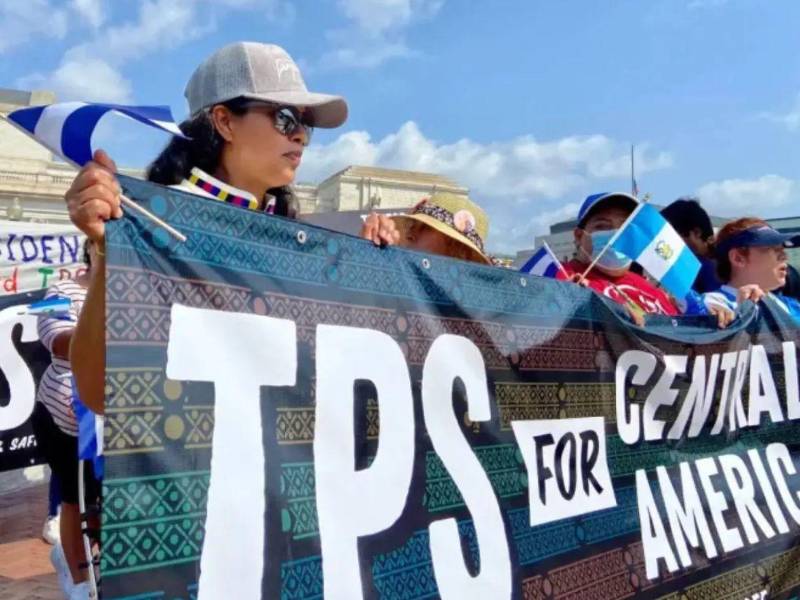 Más de 55 mil hondureños residen en Estados Unidos bajo el Estatus de Protección Temporal otorgado tras el huracán Mitch.