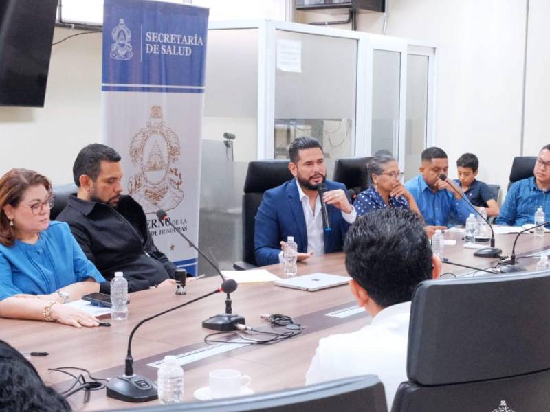 La Sesal sostuvo una reunión este viernes con representantes del CMH y asociaciones de pacientes, con el objetivo de avanzar en la búsqueda de soluciones a las diferentes demandas planteadas y garantizar la continuidad de los servicios de salud