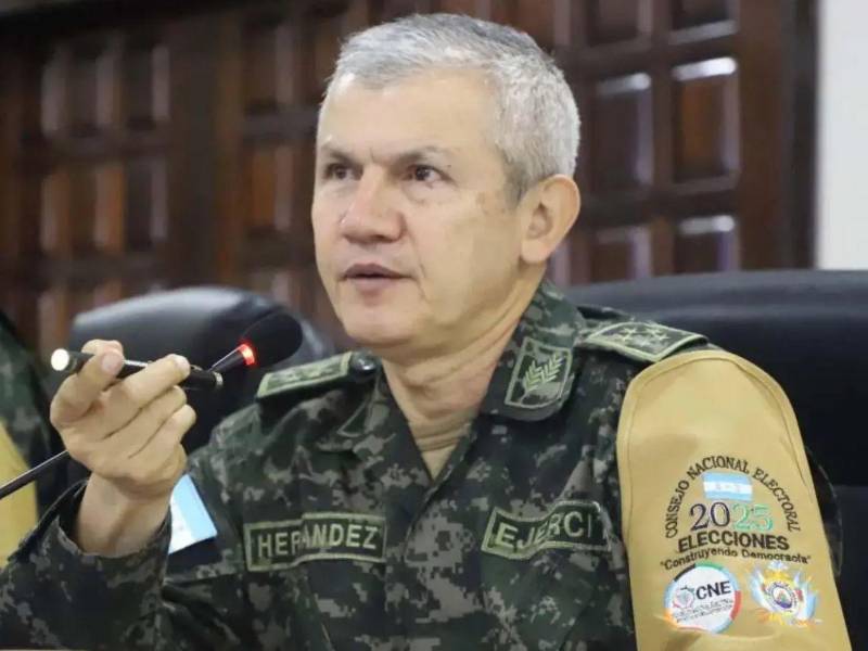 Roosevelt Hernández fue jefe del Estado Mayor Conjunto de las Fuerzas Armadas, entre 2023 y 2025, durante el gobierno de la expresidenta Xiomara Castro.