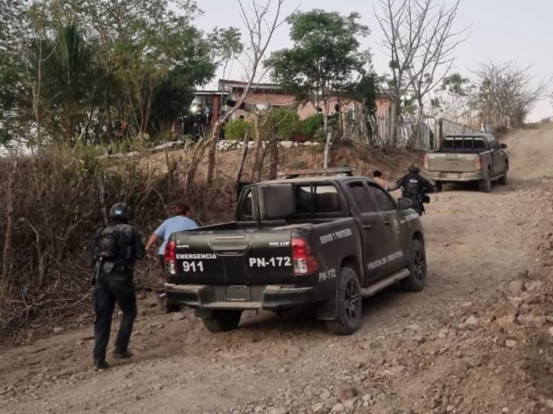 Además de los allanamientos, las autoridades buscan ejecutar órdenes de captura contra integrantes de la referida organización criminal.
