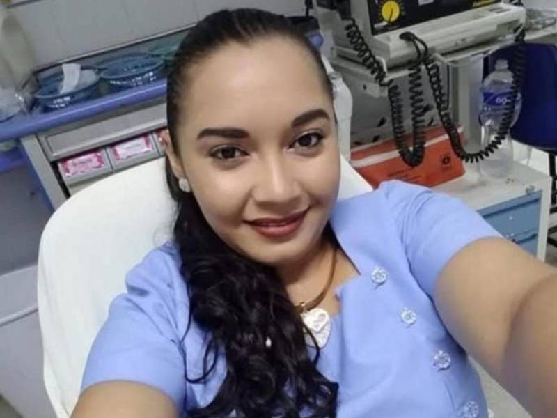 Fotografía en vida de la enfermera Irma Tania Castellanos, quien murió durante su parto